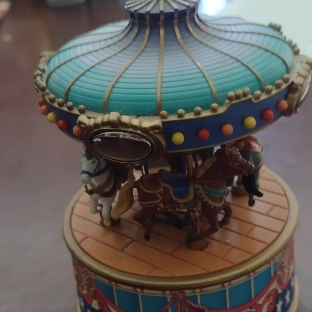 Vintage carousel horses plays music the waltz